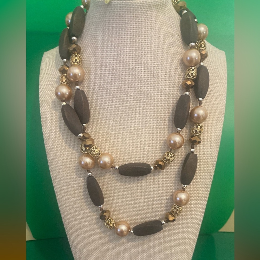 Fabulous necklace.